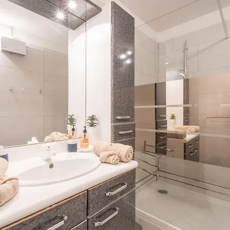Apartment Reve Bleu Pyramide Vue Port Hyper Centre Wifi Parking Prive Gratuit