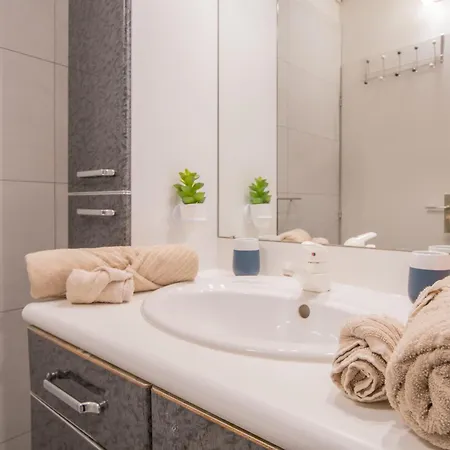 Apartment Reve Bleu Pyramide Vue Port Hyper Centre Wifi Parking Prive Gratuit *